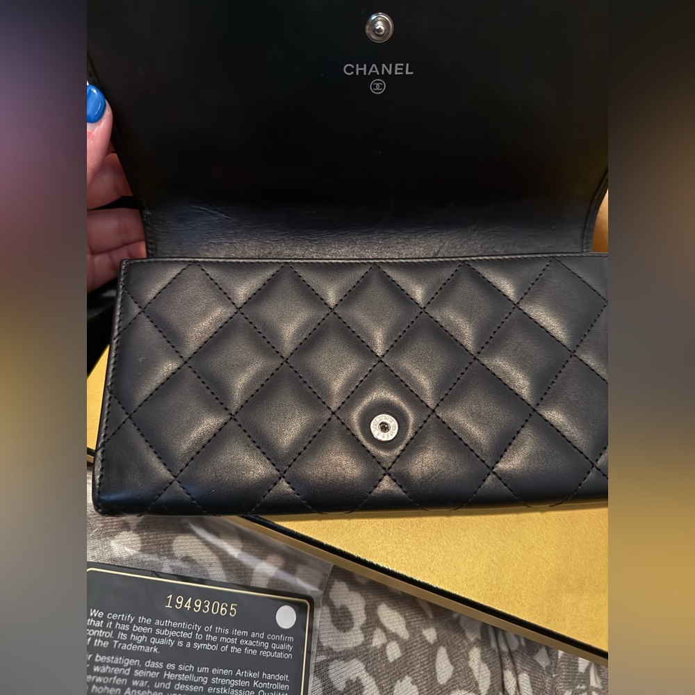 CHANEL Authentic Black Quilted Calfskin Cambon Wallet - Picture 5 of 8